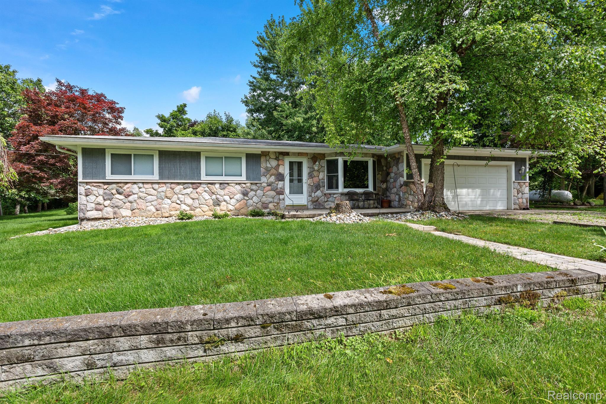 4639 South Lake George Road Dryden, MI 48428 - Photo 1 of 47 Gallery Image 1