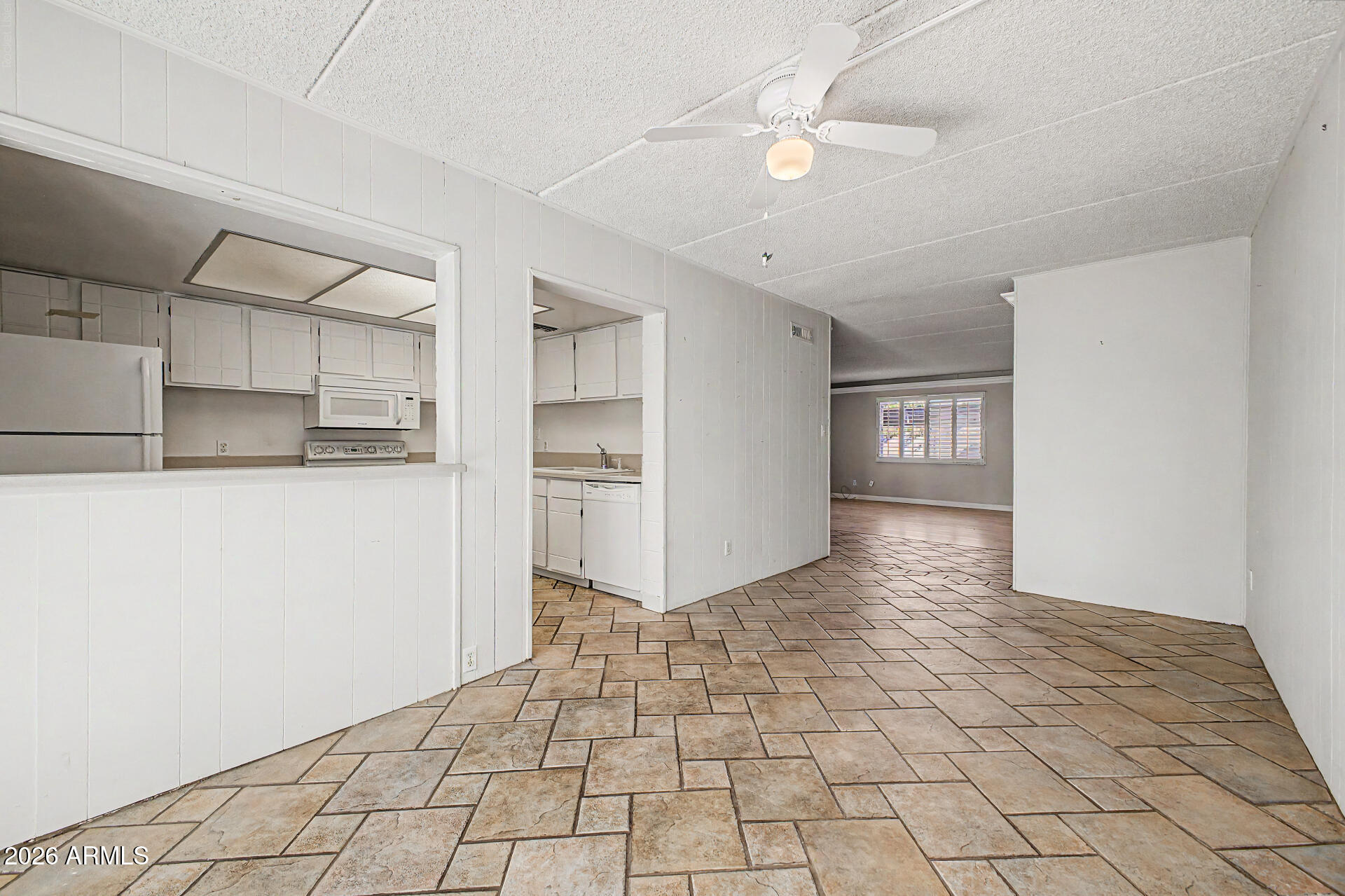4201 East Camelback Road, Unit 79 Phoenix, AZ 85018 - Photo 16 of 46 Dining/Kitchen/Living