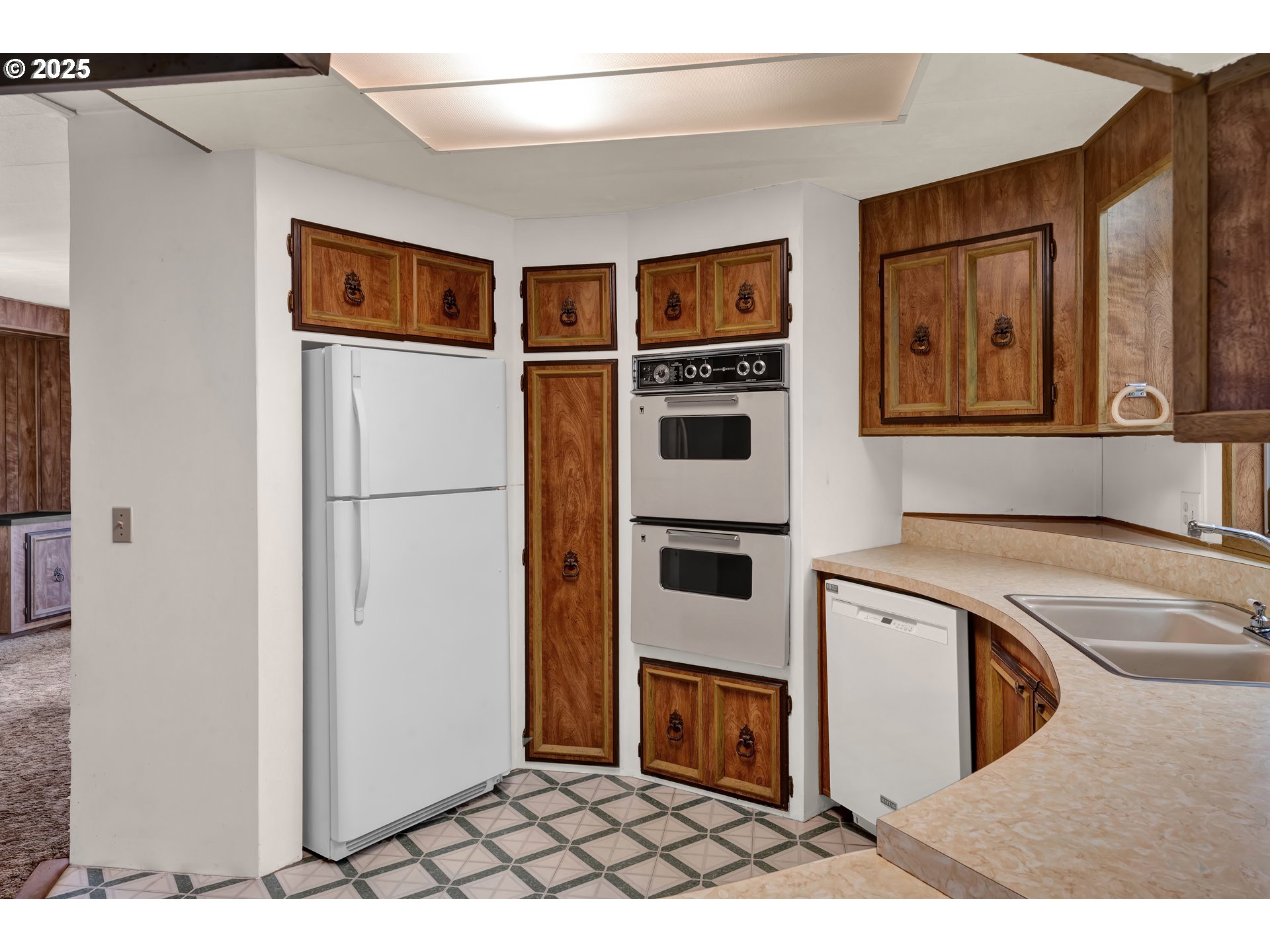 1601 Rhododendron Drive, Unit 610 Florence, OR 97439 - Photo 15 of 48 a kitchen with stainless steel appliances granite countertop a refrigerator and a sink