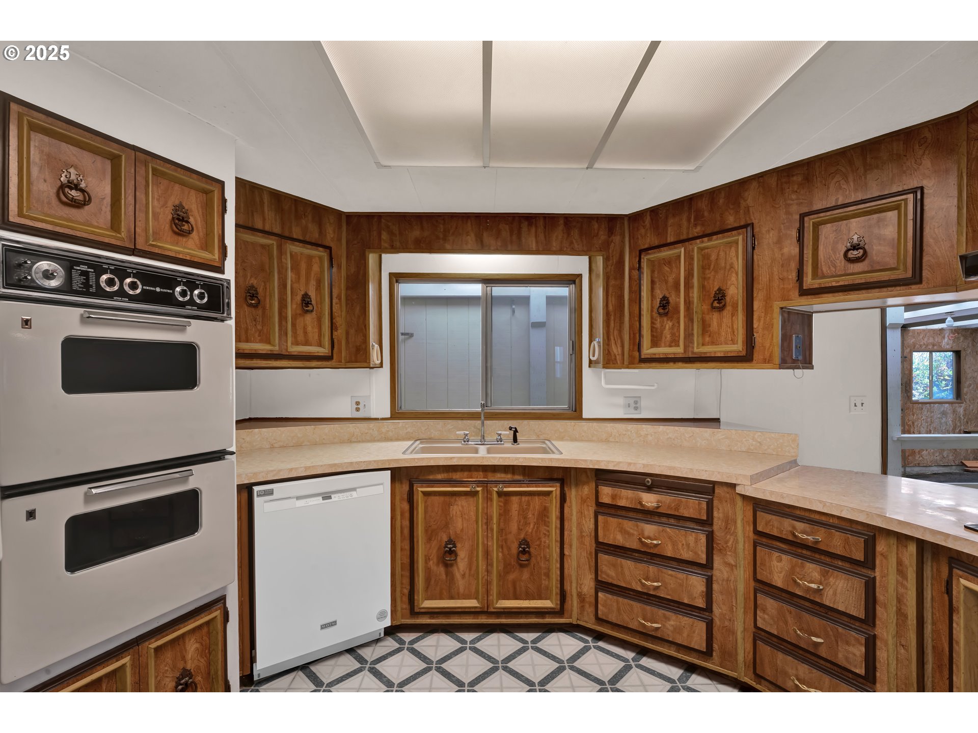 1601 Rhododendron Drive, Unit 610 Florence, OR 97439 - Photo 17 of 48 a kitchen with a stove a sink and a microwave