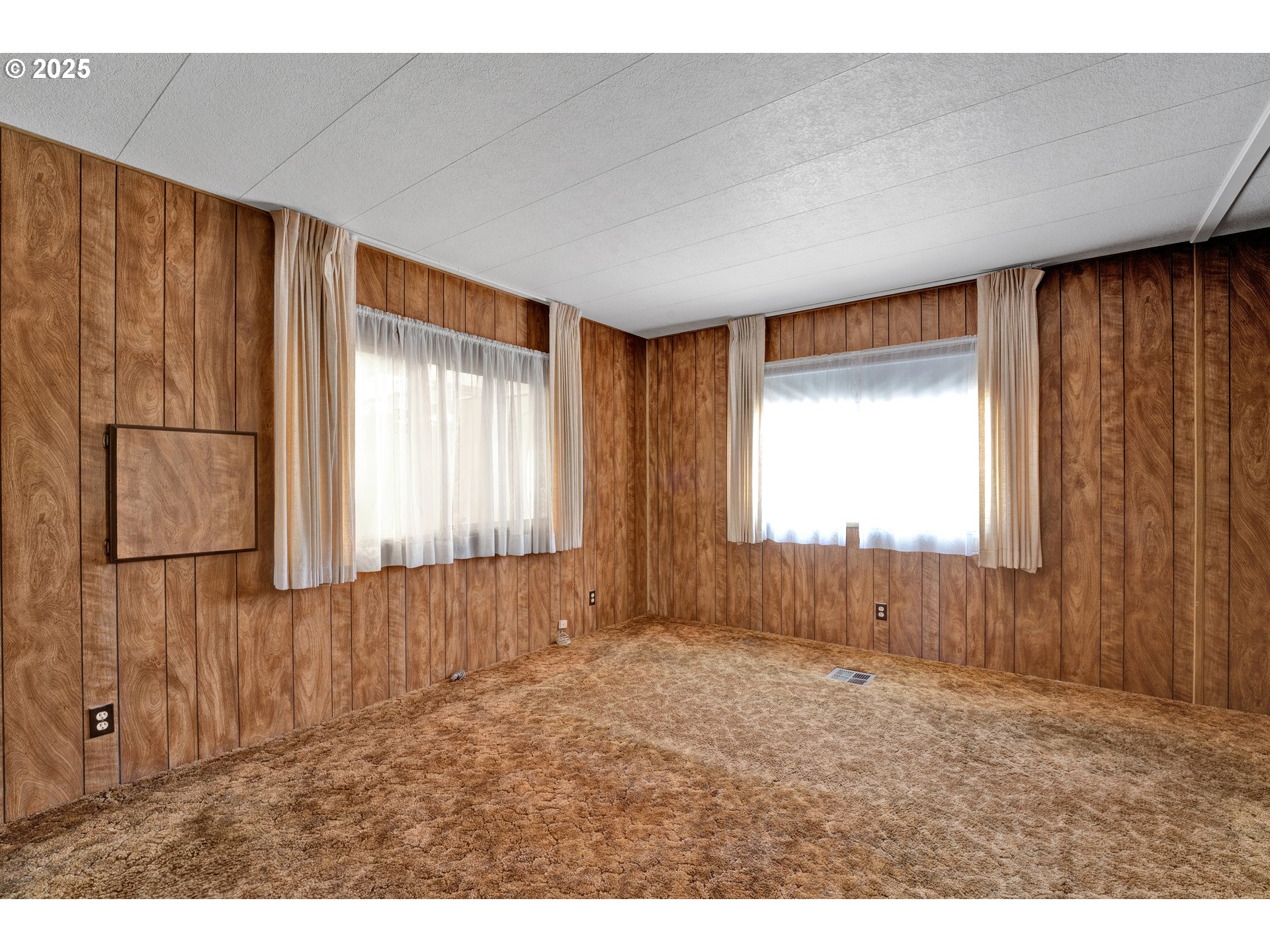 1601 Rhododendron Drive, Unit 610 Florence, OR 97439 - Photo 27 of 48 a view of an empty room with a window