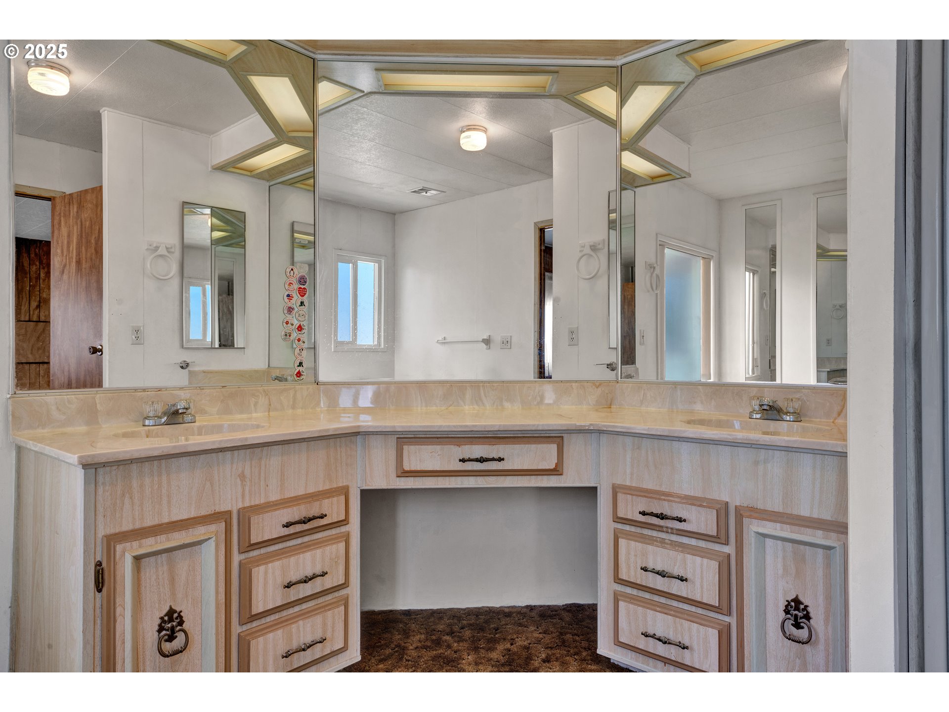 1601 Rhododendron Drive, Unit 610 Florence, OR 97439 - Photo 30 of 48 a bathroom with a sink and a mirror