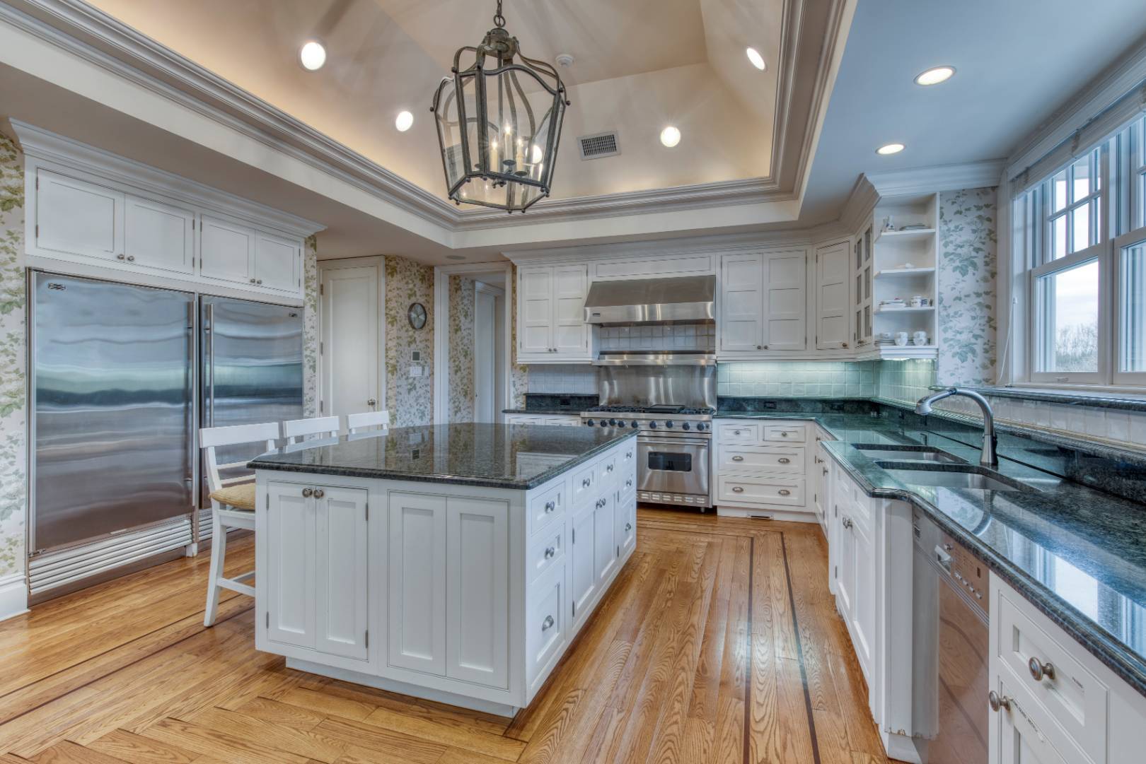 704 Ocean Road Bridgehampton, NY 11932 - Photo 3 of 17