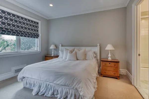 $450,000 | 704 Ocean Road, Bridgehampton, NY 11932