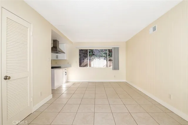 a view of an empty room and window