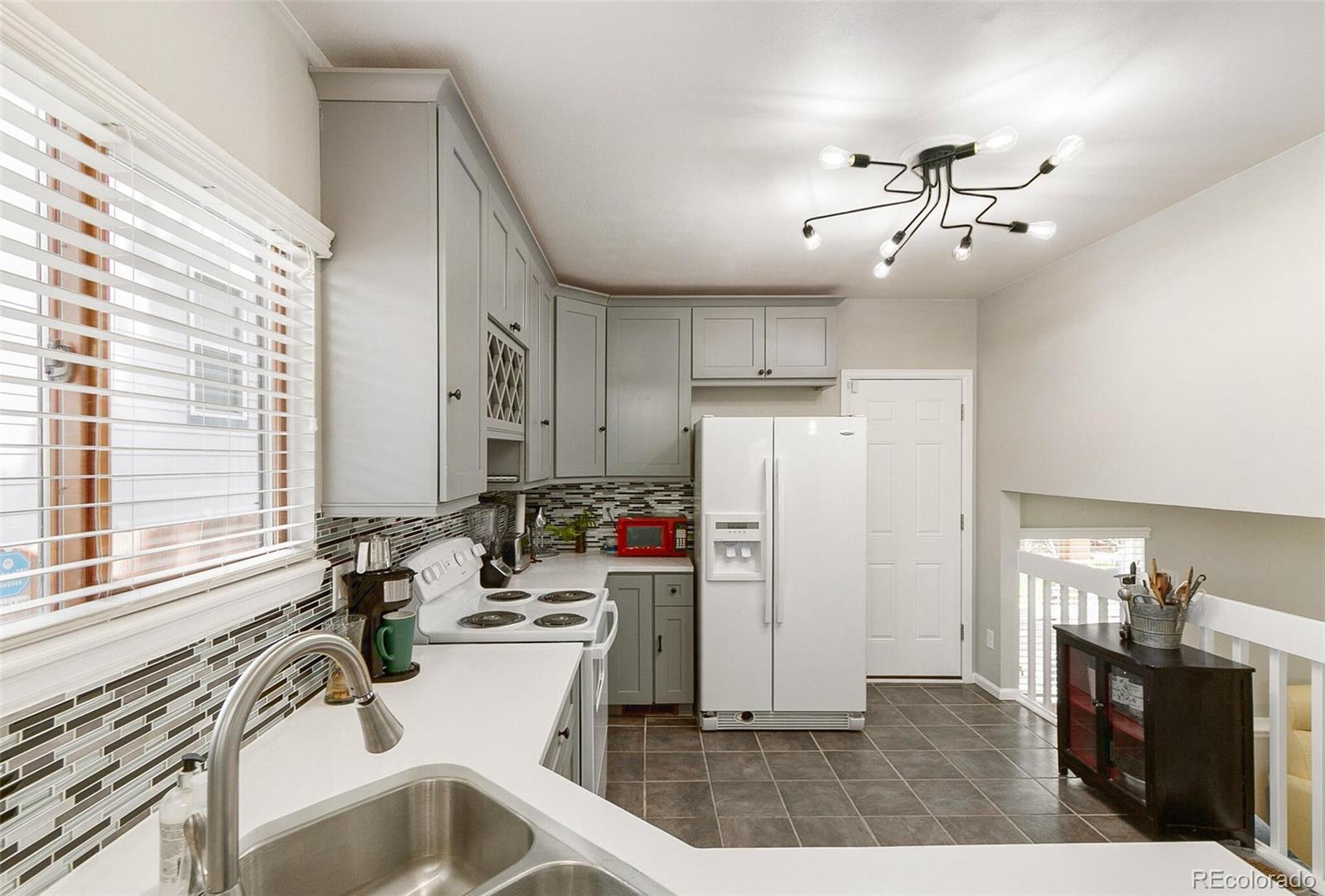 4185 South Lewiston Circle Aurora, CO 80013 - Photo 9 of 28