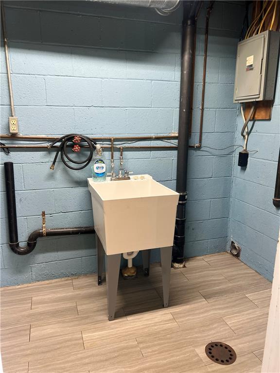 380 Northgate Drive, Unit E Apollo, PA 15613 - Photo 33 of 42 a bathroom with a sink and a mirror