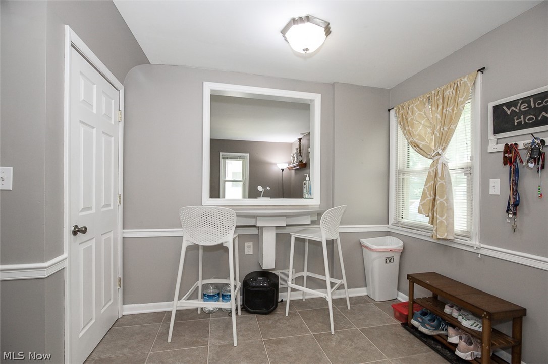 1724 Wiltshire Road Akron, OH 44313 - Photo 7 of 31