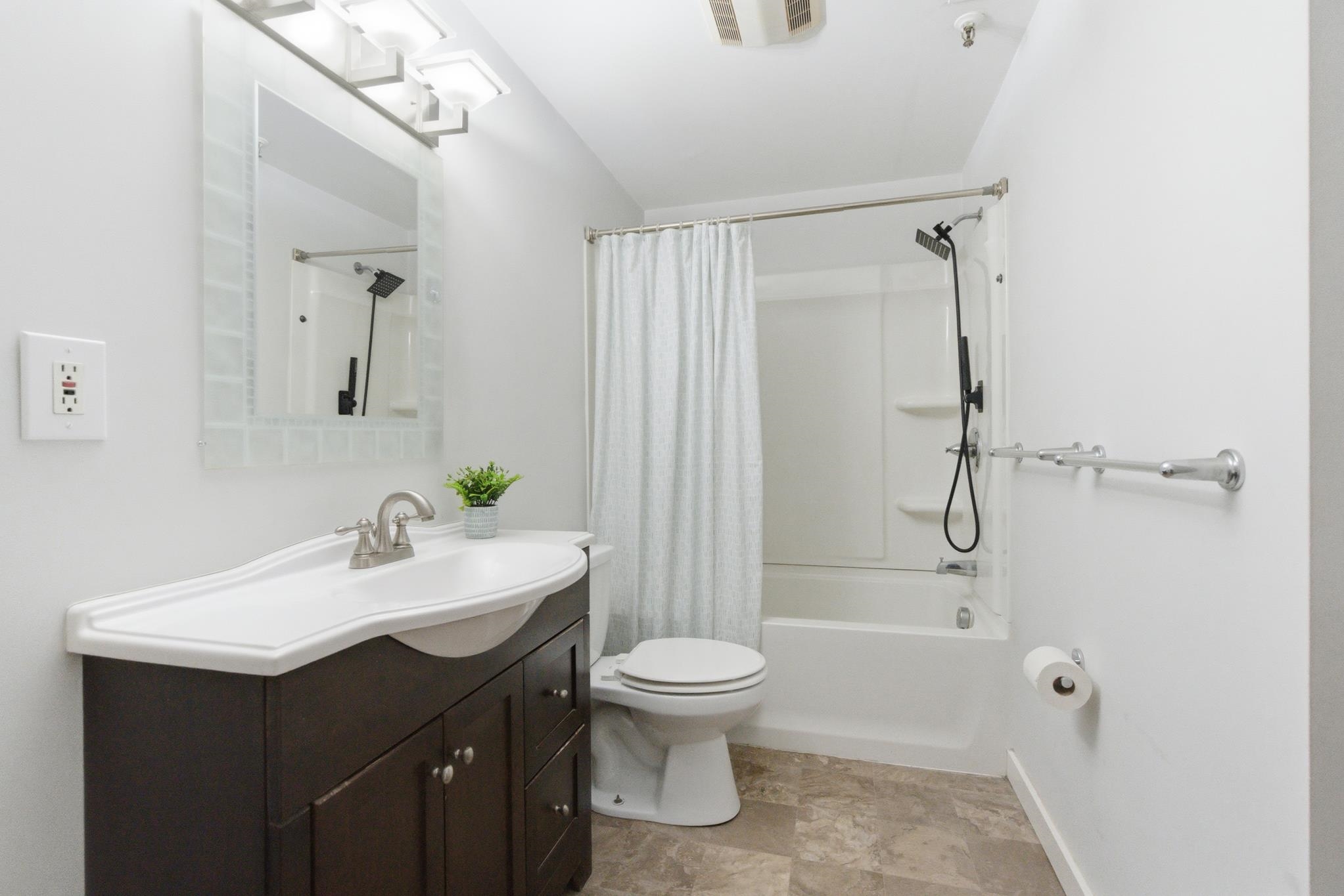 470 Silver Street, Unit 206 Manchester, NH 03103 - Photo 17 of 33