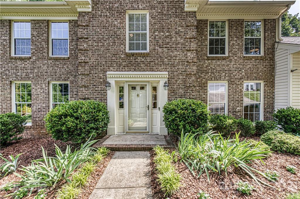 10722 Fairway Ridge Road Charlotte, NC 28277 - Photo 3 of 44 a front view of a house with a garden