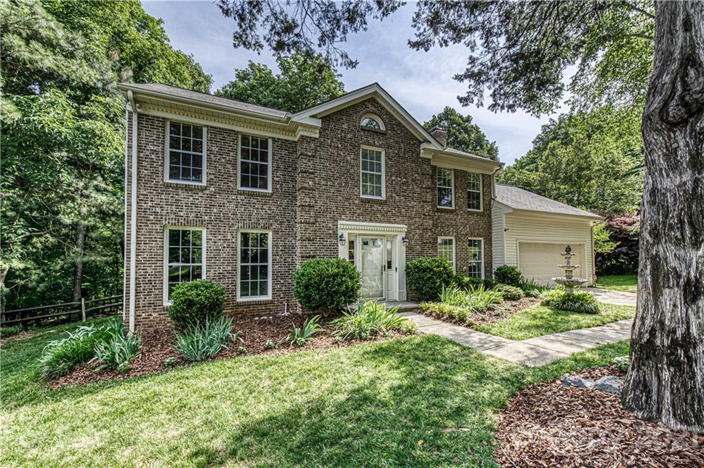 10722 Fairway Ridge Road Charlotte, NC 28277 - Photo 44 of 44 a front view of a house with garden