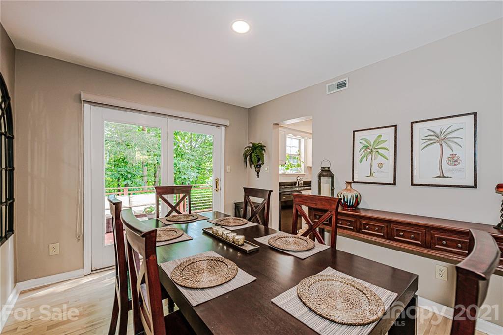 10722 Fairway Ridge Road Charlotte, NC 28277 - Photo 9 of 44 a living room with furniture and a window