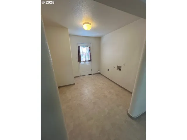 a view of a livingroom with window