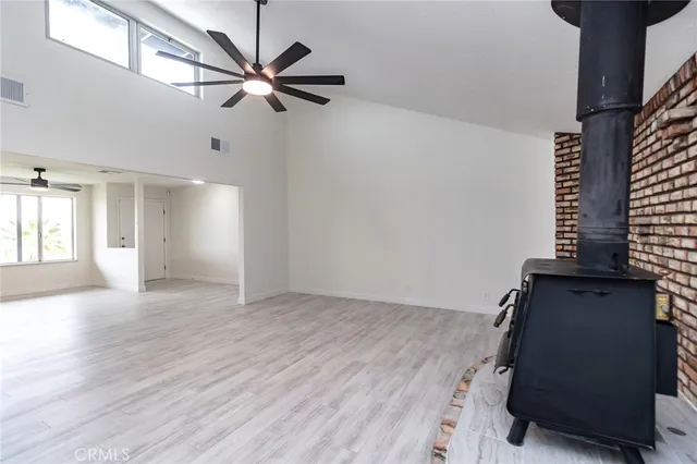 a view of a livingroom with a workspace