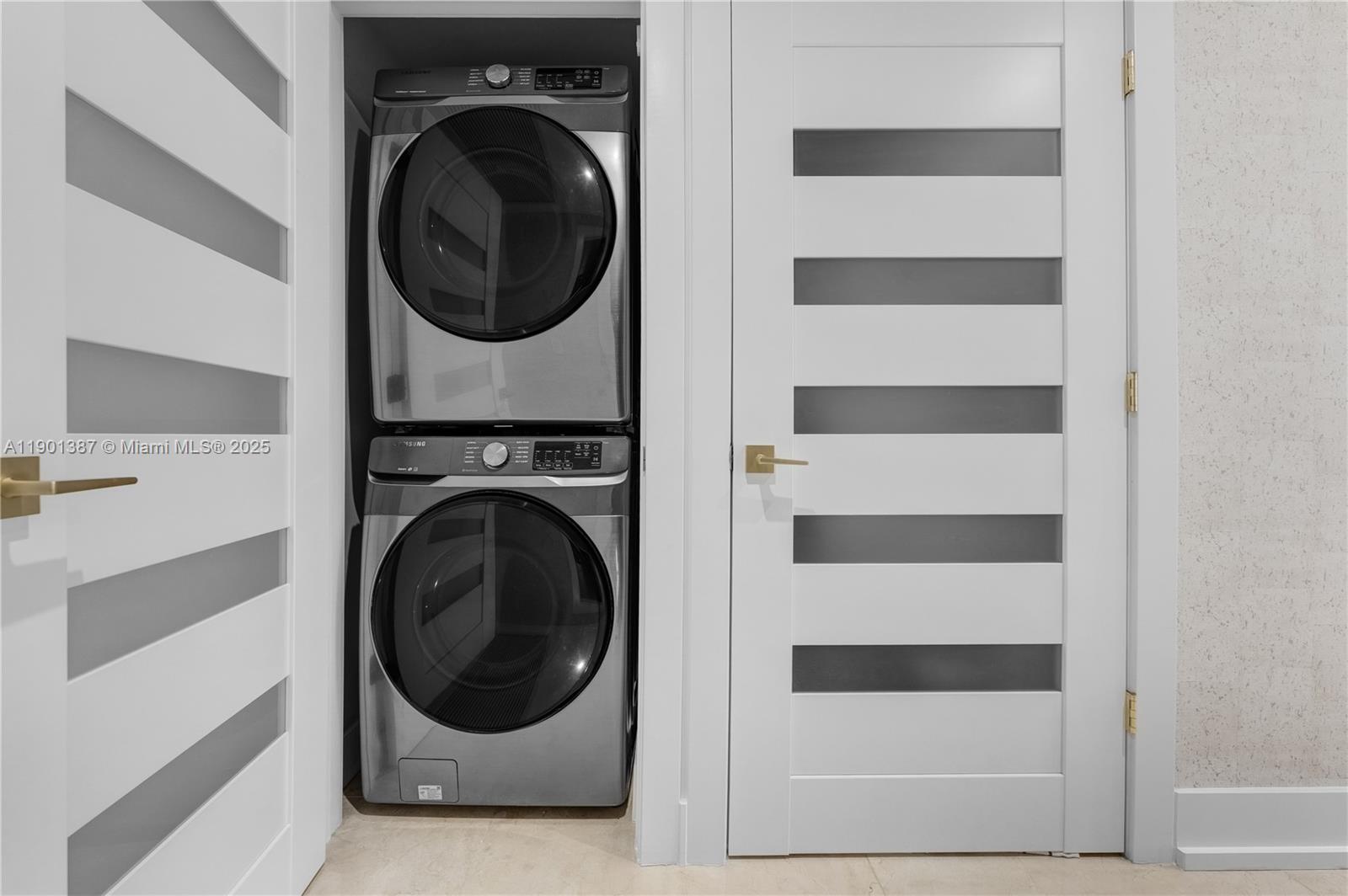 495 Brickell Avenue, Unit 3802 Miami, FL 33131 - Photo 30 of 35 a utility room with dryer and washer