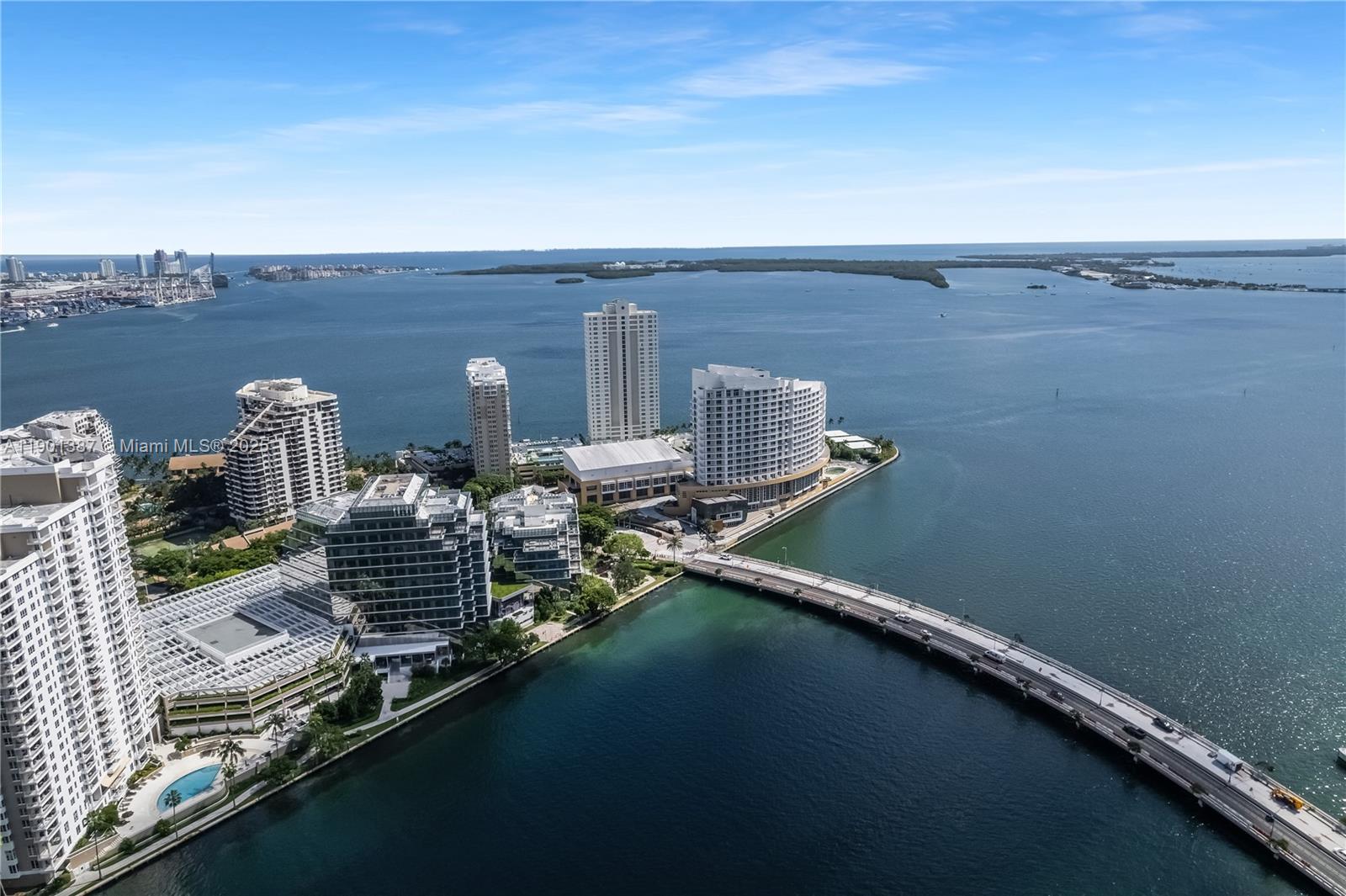 495 Brickell Avenue, Unit 3802 Miami, FL 33131 - Photo 35 of 35 a view of balcony and patio