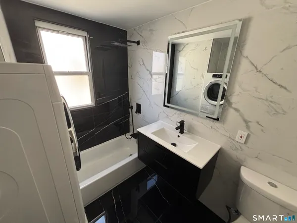 $2,400 | 86-86 Waldorf Avenue, Bridgeport, CT 06605
