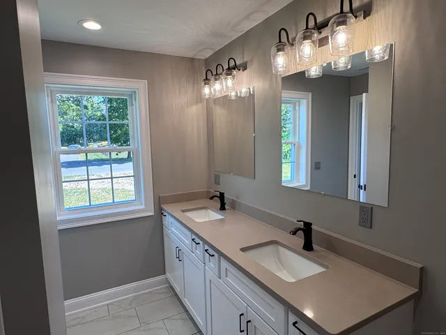 $529,900 | 21 Charles Street, Enfield, CT 06082