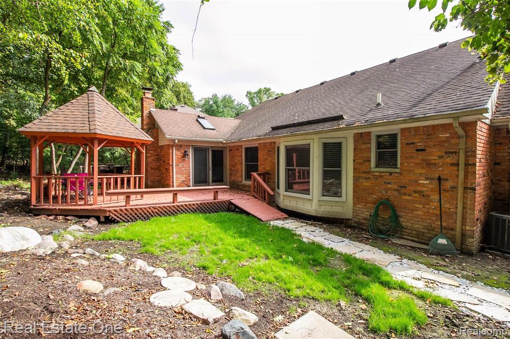 887 Woodridge Court Rochester, MI 48307 - Photo 12 of 39