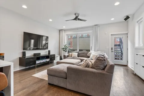 $765,000 | 2731 West Cortez Street, Unit 1, Chicago, IL 60622