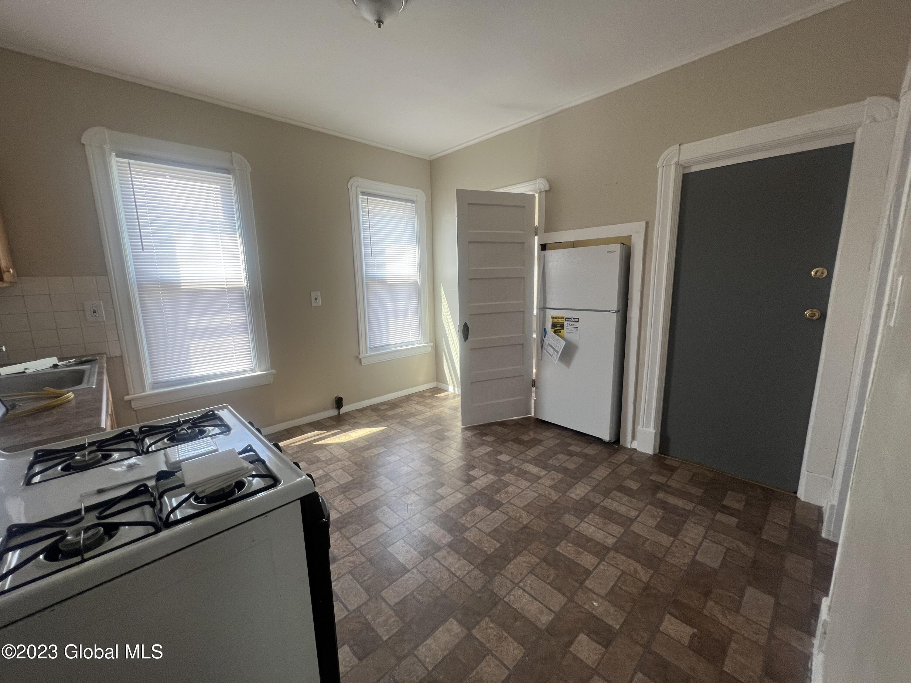 827 Strong Street, Unit 1 Schenectady, NY 12307 - Photo 6 of 13 IMG_9111