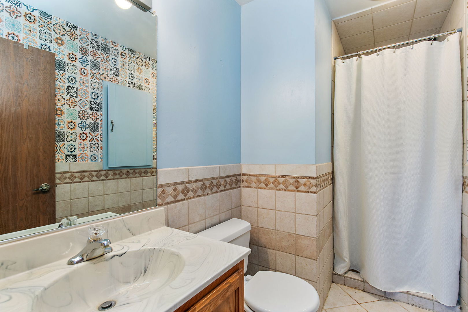 183 Brookside Drive Elgin, IL 60123 - Photo 17 of 46 a bathroom with a sink toilet and shower