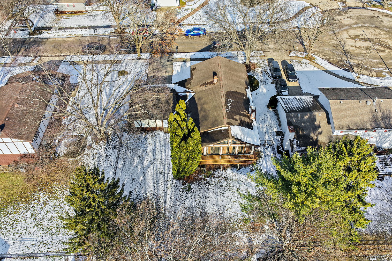 183 Brookside Drive Elgin, IL 60123 - Photo 46 of 46 a bird view of building and trees around