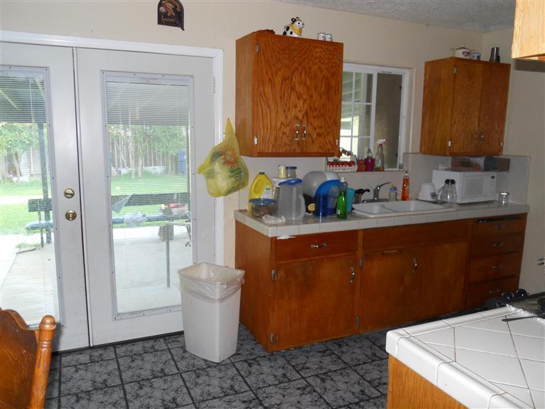 308 Maple Street Madera, CA 93637 - Photo 3 of 9 Gallery Image 3