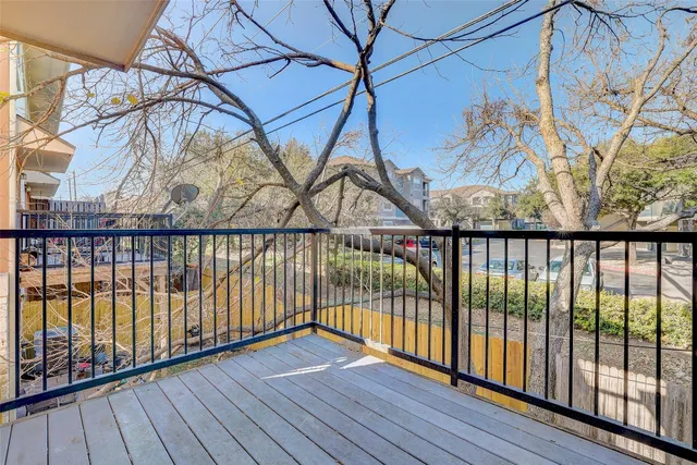 a view of a pathway with a backyard