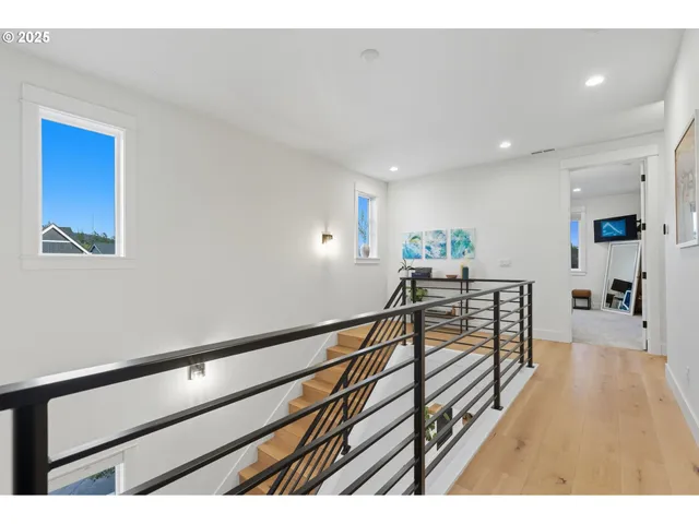 $1,049,000 | 11542 Northwest Kearney Street, Portland, OR 97229