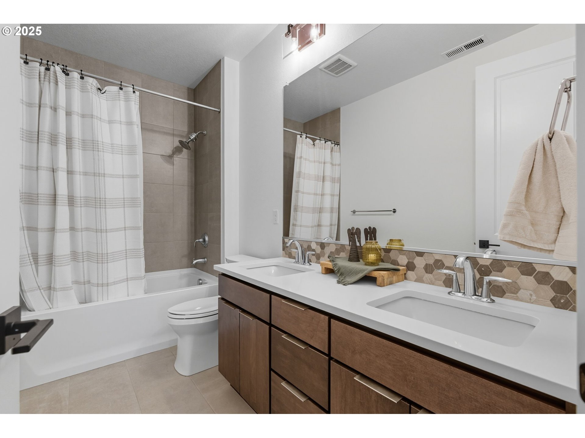 11542 Northwest Kearney Street Portland, OR 97229 - Photo 21 of 41 Bathroom