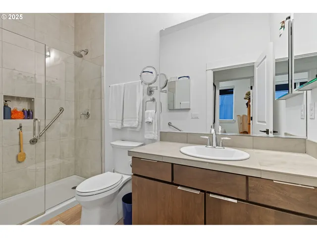 $1,049,000 | 11542 Northwest Kearney Street, Portland, OR 97229