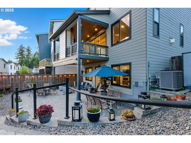$1,049,000 | 11542 Northwest Kearney Street, Portland, OR 97229