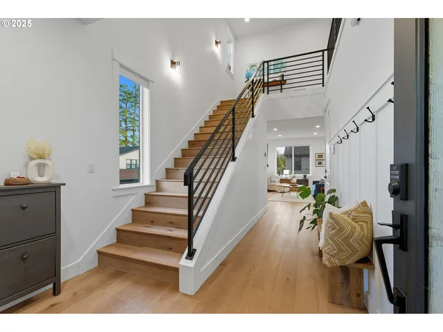 $1,049,000 | 11542 Northwest Kearney Street, Portland, OR 97229