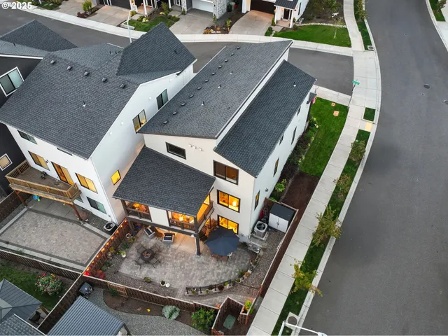 $1,049,000 | 11542 Northwest Kearney Street, Portland, OR 97229