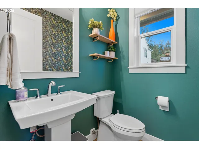 $1,049,000 | 11542 Northwest Kearney Street, Portland, OR 97229