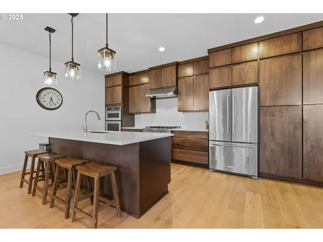 $1,049,000 | 11542 Northwest Kearney Street, Portland, OR 97229