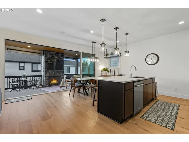 $1,049,000 | 11542 Northwest Kearney Street, Portland, OR 97229