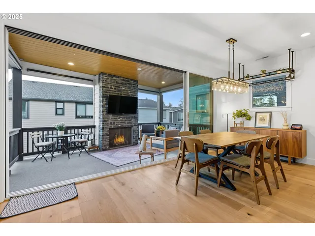 $1,049,000 | 11542 Northwest Kearney Street, Portland, OR 97229