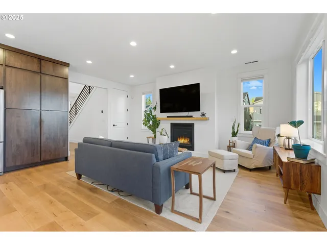 $1,049,000 | 11542 Northwest Kearney Street, Portland, OR 97229