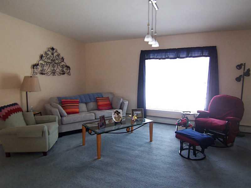 100 Warren Road Monmouth, ME 04259 - Photo 7 of 14 Living Room.