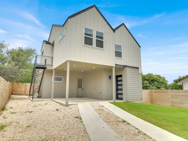 $1,500 | 7208 Providence Avenue, Unit 3B, Austin, TX 78752