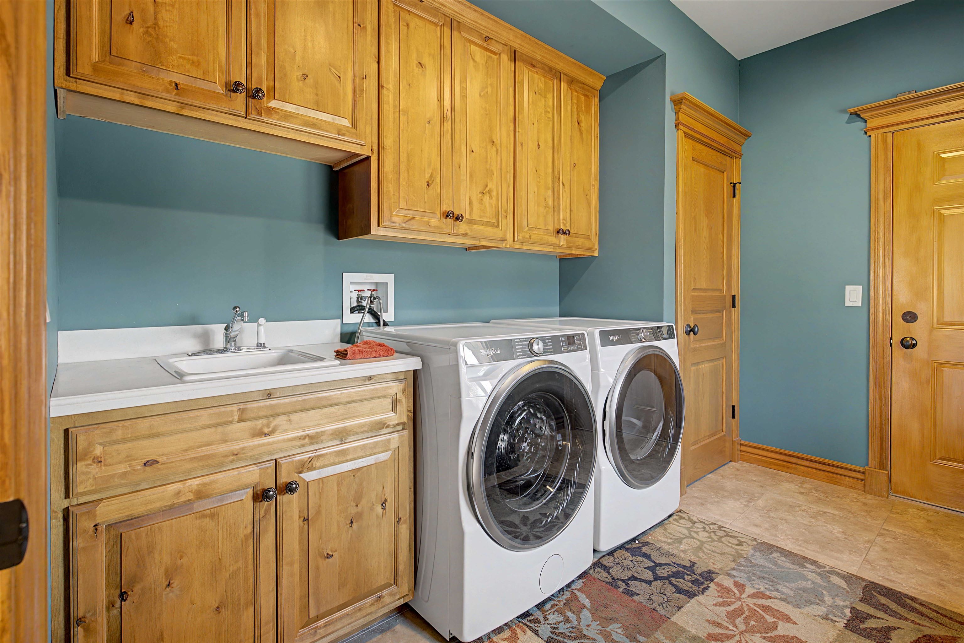 1 East Hoffman Road Elizabeth, IL 61028 - Photo 10 of 76 a utility room with a sink washer and dryer