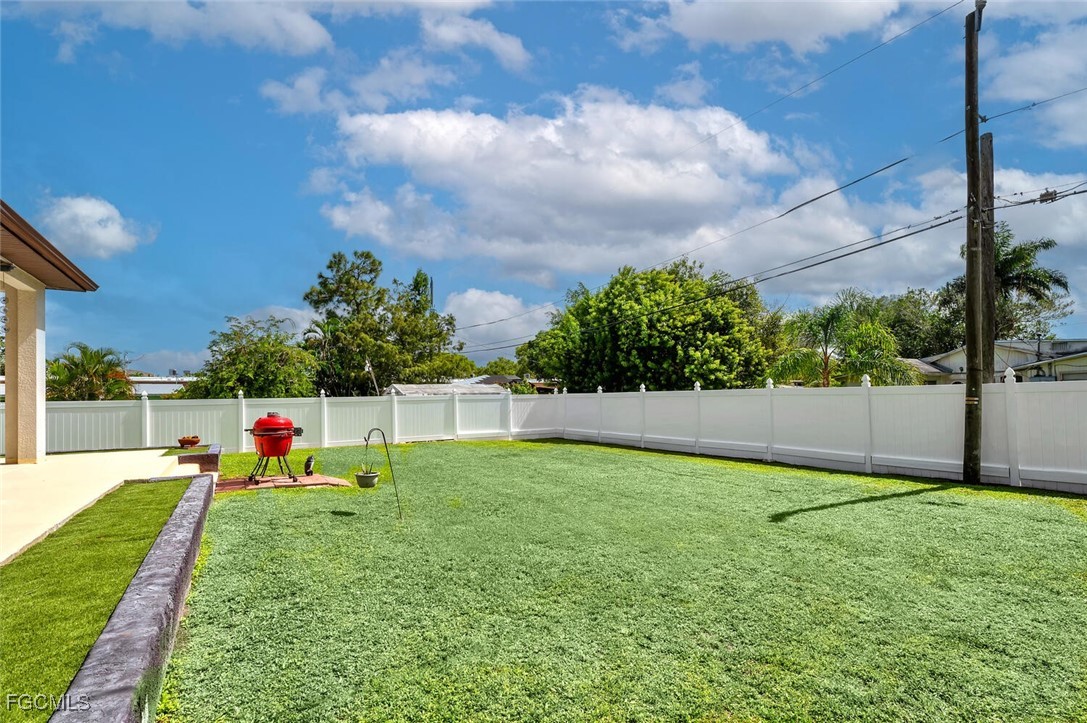 3196 Connecticut Avenue Naples, FL 34112 - Photo 18 of 24