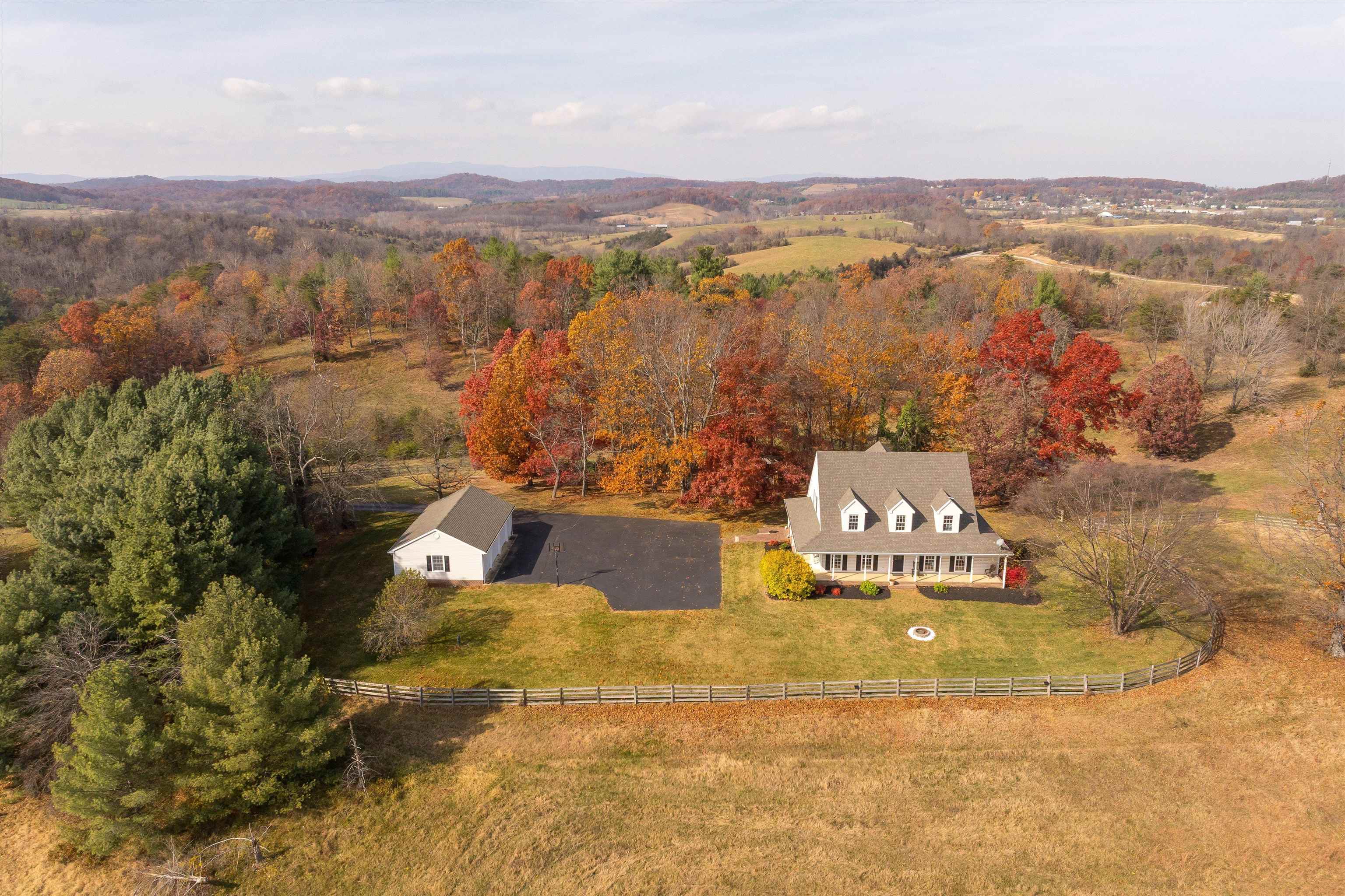 746 Christians Creek Road Staunton, VA 24401 - Photo 5 of 60 a view of a city