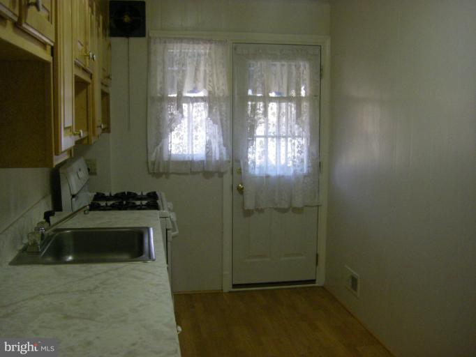 8429 Pleasant Plains Road Towson, MD 21286 - Photo 4 of 17 a bathroom with a sink and tub