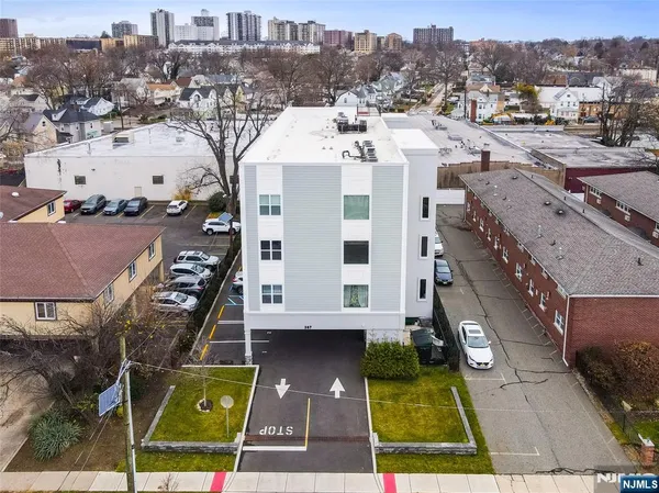 $2,550 | 387 Park Street, Unit 403, Hackensack, NJ 07601