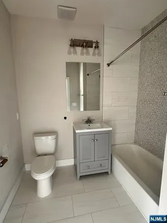 $2,550 | 387 Park Street, Unit 403, Hackensack, NJ 07601