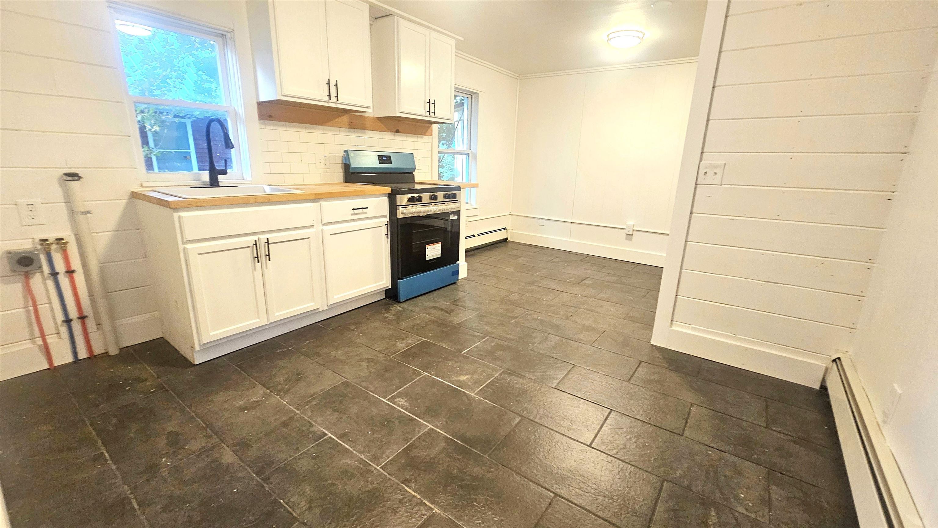 215 Maple Street Bennington, VT 05201 - Photo 4 of 26