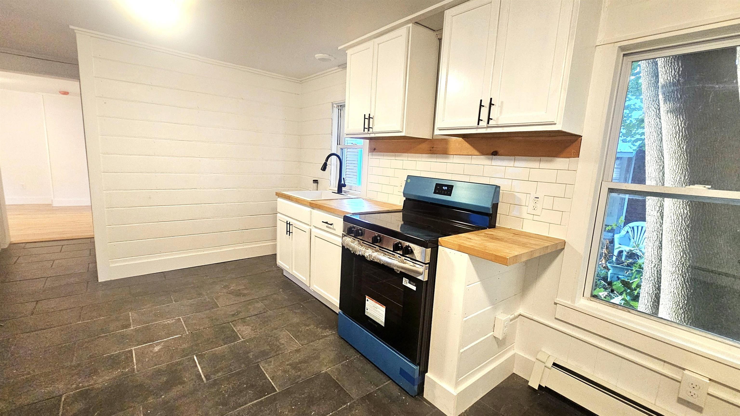 215 Maple Street Bennington, VT 05201 - Photo 6 of 26